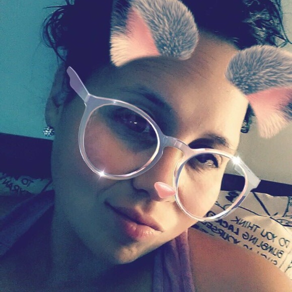 Meet your Posher, Brooke - Picture 1 of 1